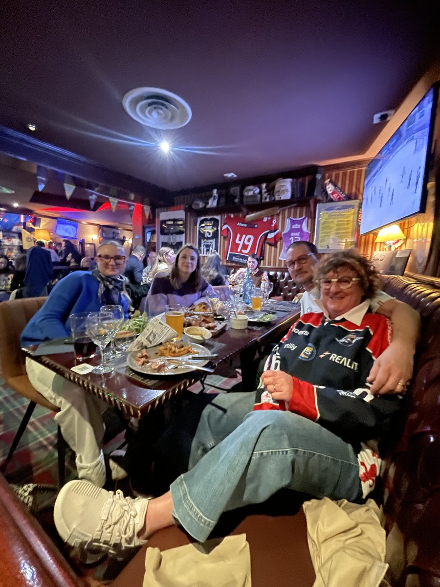 DucsdAngers's tweet photo. Un peu partout en Anjou, vous avez donné de la voix hier soir pour encourager nos joueurs à aller en Finale ! 🥳

𝐌𝐄𝐑𝐂𝐈 à tous les supporters qui ont suivi collectivement cette rencontre du #SportAngers 🫶 https://t.co/ktNyAHlNiv