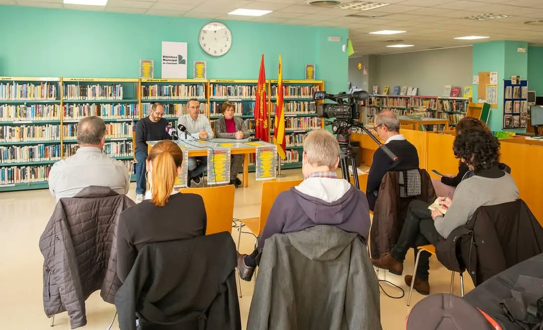 ajconstanti's tweet photo. 🎂 La @biblioconstanti celebra aquest 2025 el seu 25è aniversari. Avui s’ha fet la presentació del programa d’actes, amb la presència de l’alcalde, Óscar Sánchez, la regidora de Cultura, Dolors Fortuny, i el director en funcions de la Biblioteca, Samuel Gaspar. #Constantí https://t.co/qfqrqcYyj5