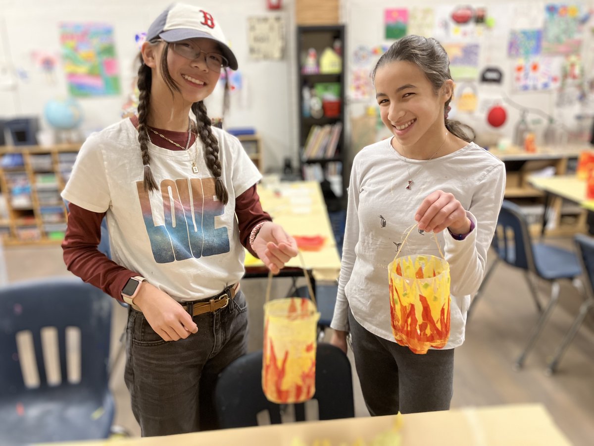 Intergenerational arts is what this community arts center is all about!  Starting off our 250th lantern-making with upcycled plastic bottles last night
@lex250celebrations #bestandbrightest #letyourlightshine✨