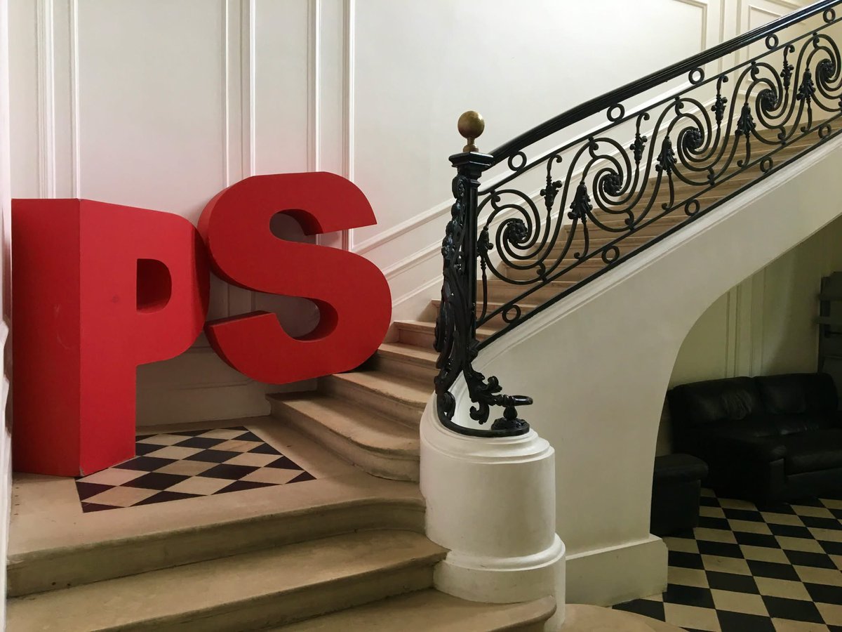 🗓️Traditionnellement depuis 29 ans , ce matin , c'est commémoration Mittérandienne sur l'esplanade François Mitterrand à Lille . 
#HistoirePolitiqueFrançaise🇫🇷