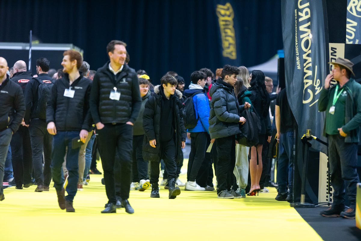 #AutosportInternational green flag 🟢in  5️⃣...  4️⃣…  3️⃣...  2️⃣... ONE! *LAST TICKETS AVAILABLE!!*
What are you looking forward to seeing?  👀
Who are you excited to meet?  😀
We'll see you this weekend at AutosportInternational.com - starting TOMORROW! Get your tickets now! 🎟️