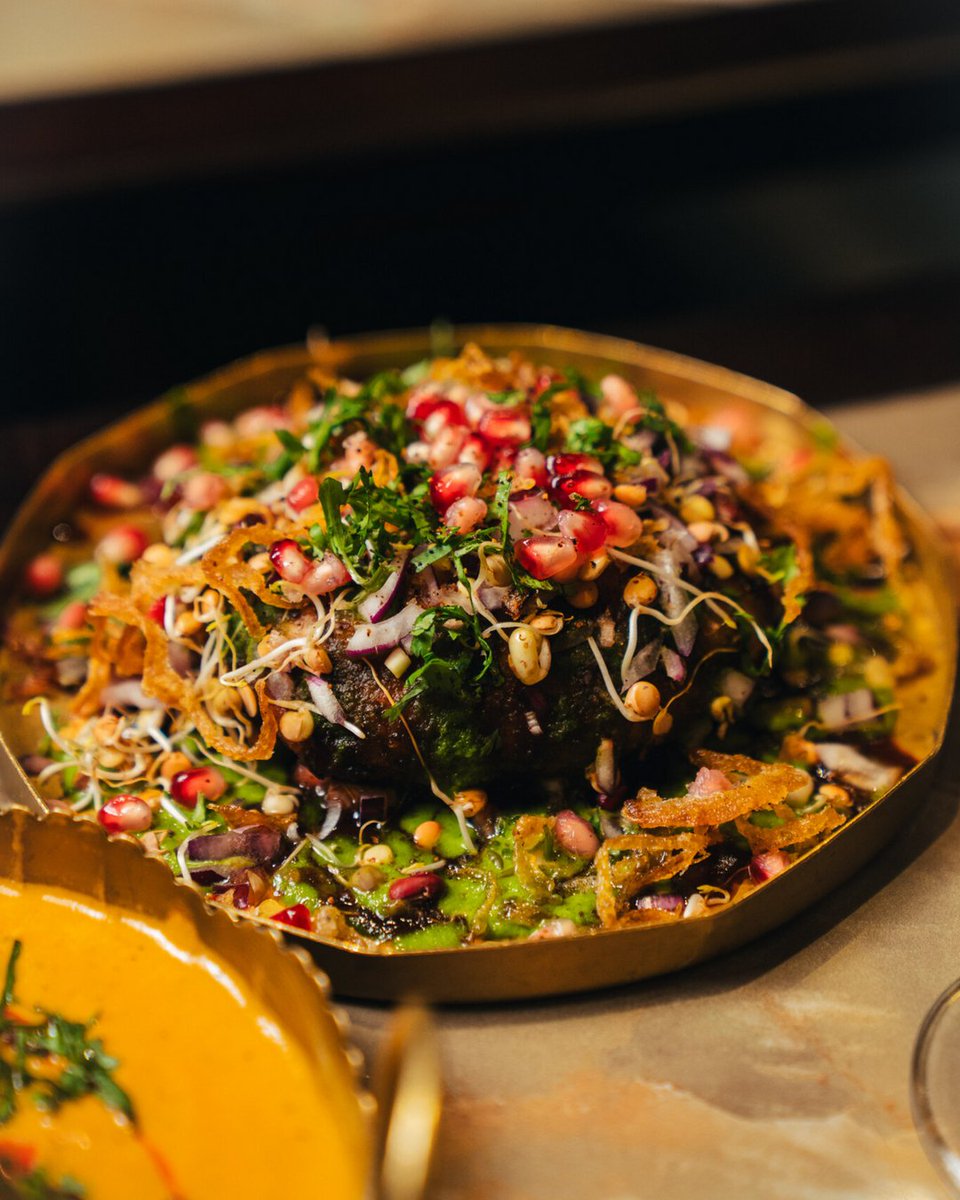manthanmayfair's tweet photo. Indulge in the crisp and flavourful Pyaaz Kachori, a plant-based masterpiece that brings a burst of Indian spices to your plate. This Veganuary, let your taste buds rejoice! Book your table now.

Opening hours: 12:30pm - 10pm (Mon - Sun)

#manthan #mayfair #london #londonfood https://t.co/ntEsTy7lbB