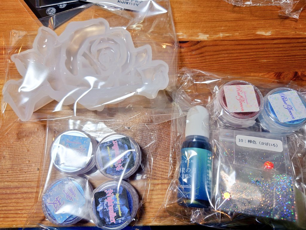 Larimar_drop's tweet photo. Crystal Aglaia(@Crystal_Aglaia )さんの福袋届いたー！限定のお色狙ってたとこで嬉しい🥰
え、モールドかわいいんだが…！かわいいけど、これはかなり量吸われるな？ https://t.co/OgBZSwBMk5