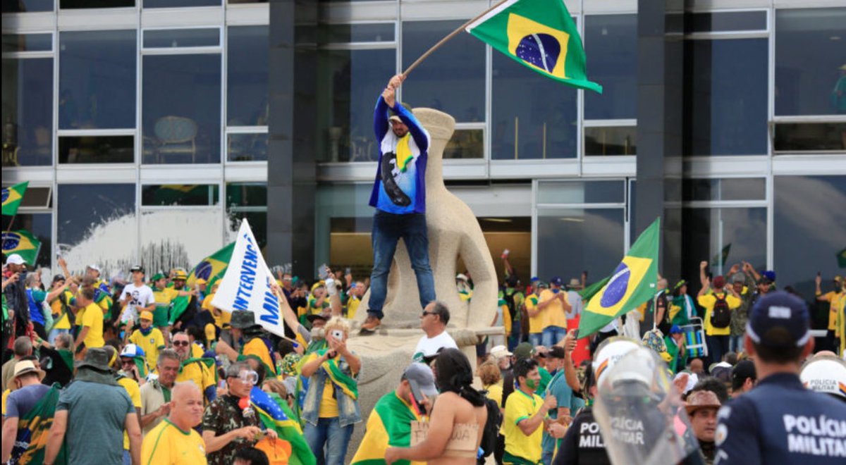ClauAker's tweet photo. O dia 8 de janeiro nunca será esquecido!
Ele foi o gatilho para vermos a relativização do judiciário, a PF aparelhada e a perfídia do exército.
#AnistiaSIM https://t.co/nDYlnOeY4t