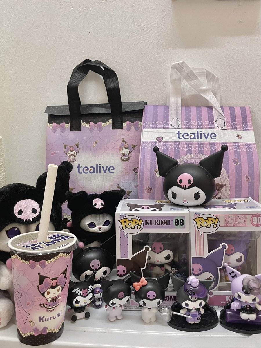 Dapat tahu je Tealive collab dengan Kuromi, terus I serbu Tealive😤🫶🏻 

Yang penting I tak kecewa dengan flavour dia! If you suka mangoes, give it a try!!🥭

They even made a cup specifically for Kuromi. Sumpah comel, and I'm OBSESSED!!!!