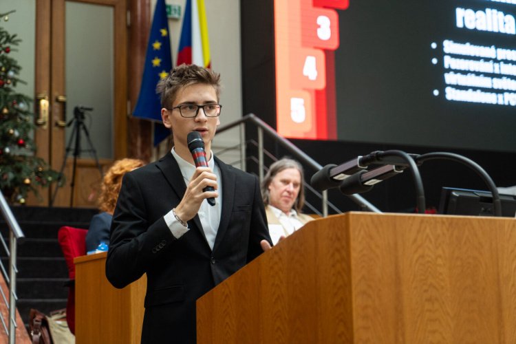 Arcibiskupské gymnázium v Kroměříži tweet media