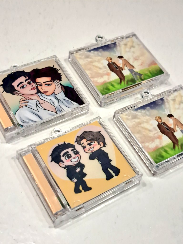 intokaisooism's tweet photo. 💛 𝘾𝘿 𝘼𝘾𝙍𝙔𝙇𝙄𝘾 𝘾𝙃𝘼𝙍𝙈 𝙋𝙍𝙀𝙑𝙄𝙀𝙒

can't wait for kaisoo subunit?

here is our very own smini version of kaisoo album acrylic charm! this album consists of a cd &amp; 3 interchangeable covers inside.

flaunt it as you get it!

fanart: @penguin_J88 

#IntoKaisooWorld https://t.co/nQWLJeMykd