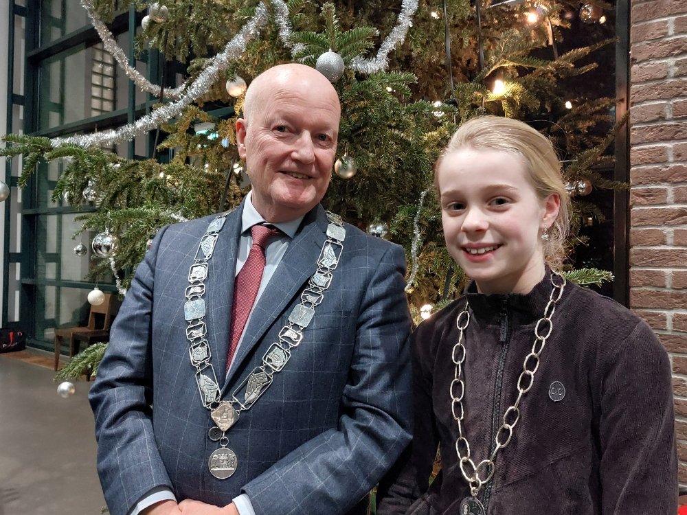 Gisteravond was de nieuwjaarsontmoeting 2025! 🌟 Zo’n 80 mensen kwamen samen in het gemeentehuis. Het was een mooie gelegenheid om elkaar te zien. Ook hield burgemeester @rvbennekom de nieuwjaarstoespraak. Je kunt deze teruglezen in ons nieuwsbericht  ⬇️ bit.ly/4h3IWUM