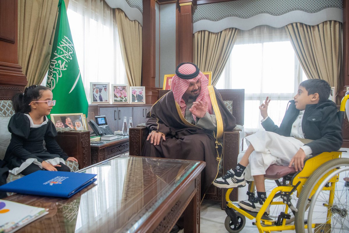 Haytham_Oth's tweet photo. يوم حافل وسعيد متوجا بالعطاء  لأبناء جمعية الأطفال ذوي الإعاقة خلال زيارة كريمة لمقام سمو امير منطقة المدينة المنورة الأمير سلمان بن سلطان بن عبد العزيز حفظه الله في مكتبة الخاص، كان له الأثر الكبير في نفوس أطفال الجمعية. https://t.co/Fh530auhD4