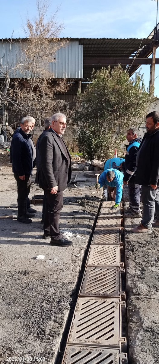 Sanayi Sitemiz de kanalizasyon,drenaj ve menfej çalışmaları devam ediyor. Başta <a href="/sanliurfabld/">Şanlıurfa Büyükşehir 🇹🇷</a> <a href="/suskigm/">ŞUSKİ GM 🇹🇷</a> Sn. <a href="/IzolEmin/">Emin İzol</a> olmak üzere emeği geçen herkese teşekkür ederiz.