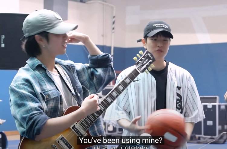 ใช้อินเอียร์เดียวกัน(โดยบังเอิญ) เขิน แค่ยืนข้างก็เหมาะสมละ เขินแล้วเขินอีกโว้ย 😭