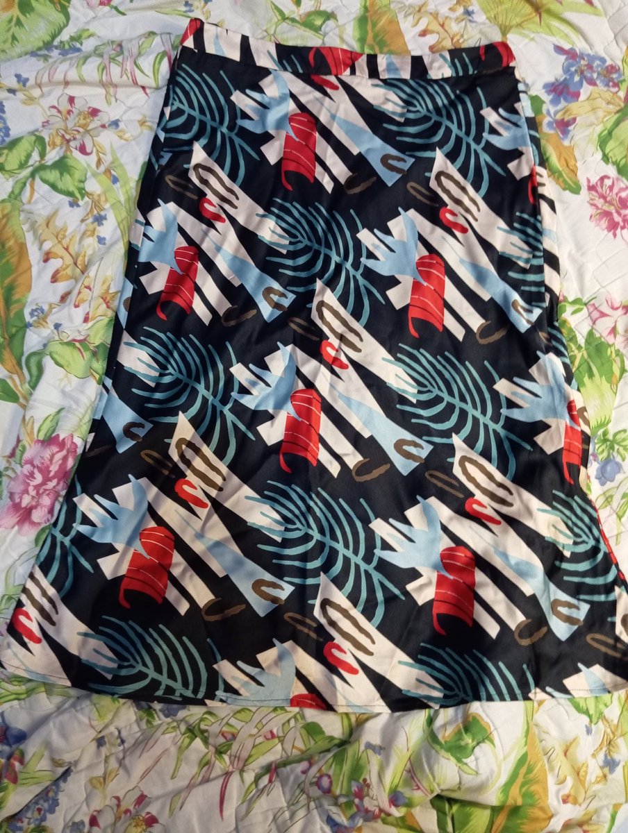 newalovesu's tweet image. 4. Beachy Skirt
Brand Roeyshouse, ini bahannya poliester halus lembutttt gitu, bagus banget kalo buat dipake ke pantai 🌊☀

LP 81
Panjang 76
Rp. 5000

#zonauang #zonajajan #prelovedrok