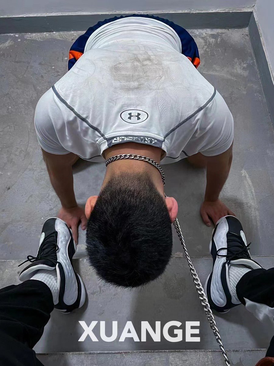 煞笔畜生看见老子的球鞋就忍不住下跪发骚