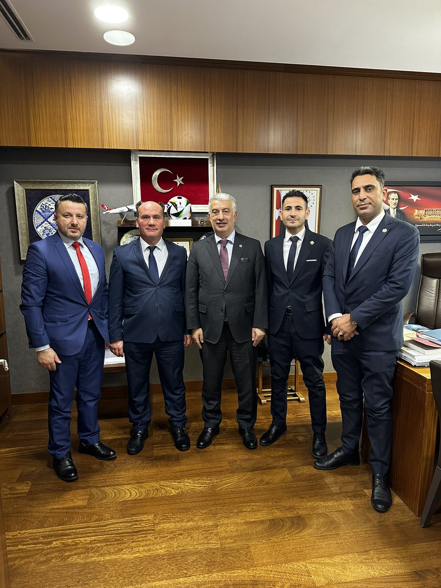 Vehbi Koç (@vehbikoctr) on Twitter photo Kamuda ‘Yardımcı Hizmetler Sınıfı’ olarak görev yapan çalışanlarımızın ‘Genel İdari Hizmetler’ sınıfı kadrosuna geçme talepleriyle ilgili görüşme gerçekleştirdiğimiz Yardımcı Hizmetler Sınıfı Eğitim Sendikası
Genel Başkanı <a href="/Olcay_Celik/">Olcay Çelik</a> ve <a href="/yhsegitimsen/">Yardımcı Hizmetler Sınıfı Eğitim Sendikası</a> Yönetim kurulu üyelerine Kamuda ‘Yardımcı Hizmetler Sınıfı’ olarak görev yapan çalışanlarımızın ‘Genel İdari Hizmetler’ sınıfı kadrosuna geçme talepleriyle ilgili görüşme gerçekleştirdiğimiz Yardımcı Hizmetler Sınıfı Eğitim Sendikası
Genel Başkanı <a href="/Olcay_Celik/">Olcay Çelik</a> ve <a href="/yhsegitimsen/">Yardımcı Hizmetler Sınıfı Eğitim Sendikası</a> Yönetim kurulu üyelerine