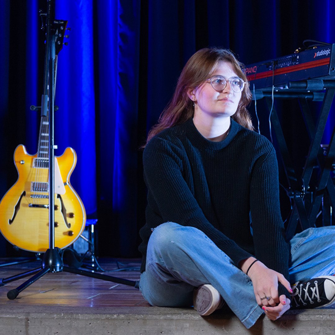 Le Prix de la Sorge a sacré Chloé Leresche, étudiante de première année en Faculté des lettres, pour sa nouvelle sur la Première Guerre mondiale. Bravo à elle ! 👏👏
Découvrez son portrait dans le dernier numéro de l'Uniscope  👉wp.unil.ch/.../cetait-fou…