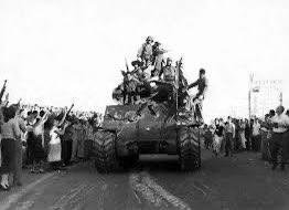 DiazCanelB's tweet photo. Pasaron 66 años y sigue emocionando la entrada de #Fidel a #LaHabana con la Caravana de la Libertad el 8 de enero de 1959. Bienvenidos a la capital los que reeditan el suceso hoy. 

#FidelPorSiempre 🇨🇺 https://t.co/8JxfMK5NEa