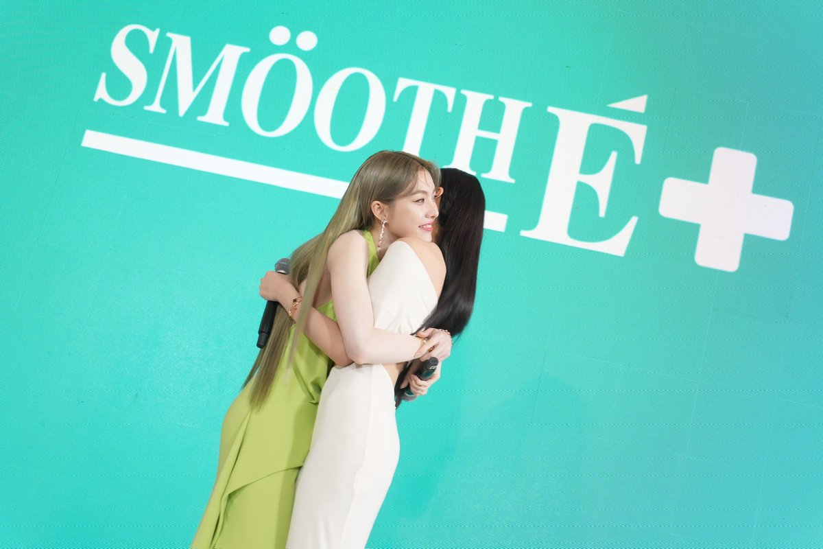 LingOrmCH3's tweet photo. สวย สะอาด Smooth E มากกก 💚

ขอขอบคุณ @SmoothEThailand 
ที่ต้อนรับ หลิงออม มาเป็นครอบครัว Smooth E นะคะ 🙏🏻

LINGORM PRESENTER SMOOTHE
#LingOrmxSmoothEendsItAll
#ออมกรณ์นภัส #ormkornnaphat
#linglingkwong #หลิงหลิงคอง
#หลิงออม #LingOrm https://t.co/3SycZ0HG0I