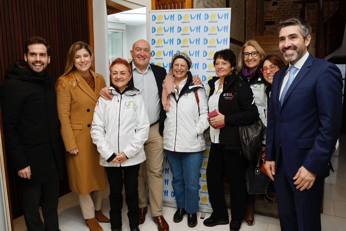 Esta mañana la gerente provincial de <a href="/familiajcyl/">Familia Castilla y León</a> <a href="/jcyl/">Junta de Castilla y León</a> y yo hemos asistido a la presentación del calendario solidario 2025 ‘Brillando juntos, compartiendo esfuerzo y compromiso’ de <a href="/DownValladolid/">Down Valladolid</a> . Gracias a todos los participantes y en especial a los protagonistas 💫