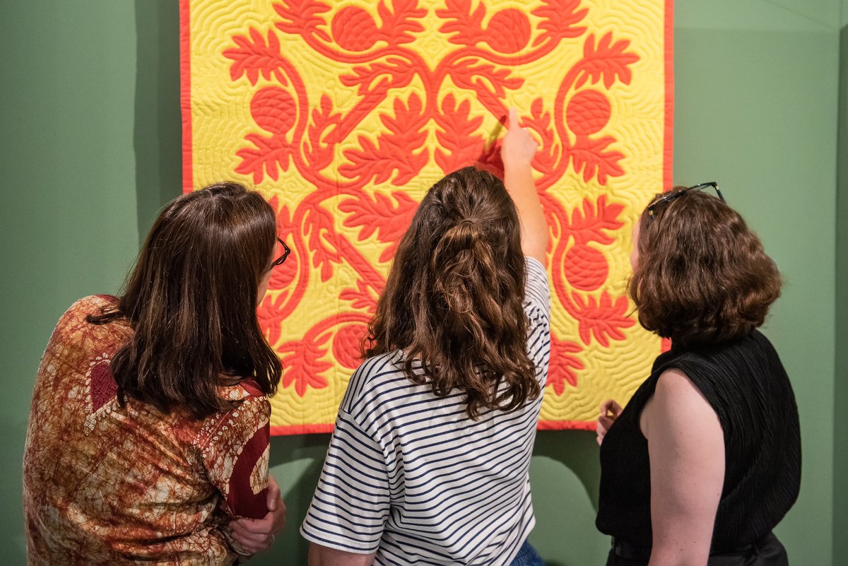 Pitt_Rivers's tweet image. MEMBERS EXCLUSIVE Take a tour of 'Ma uka to Ma kai: Quilting the Hawaiian Landscape' with curator @MarenkaOdlum &amp;amp; hear more about this unique collaboration featuring Hawaiian quilts, art, photography &amp;amp; fashion. Wed 29 Jan, 6-7.30pm. Free, booking required.
bit.ly/4fXehHW