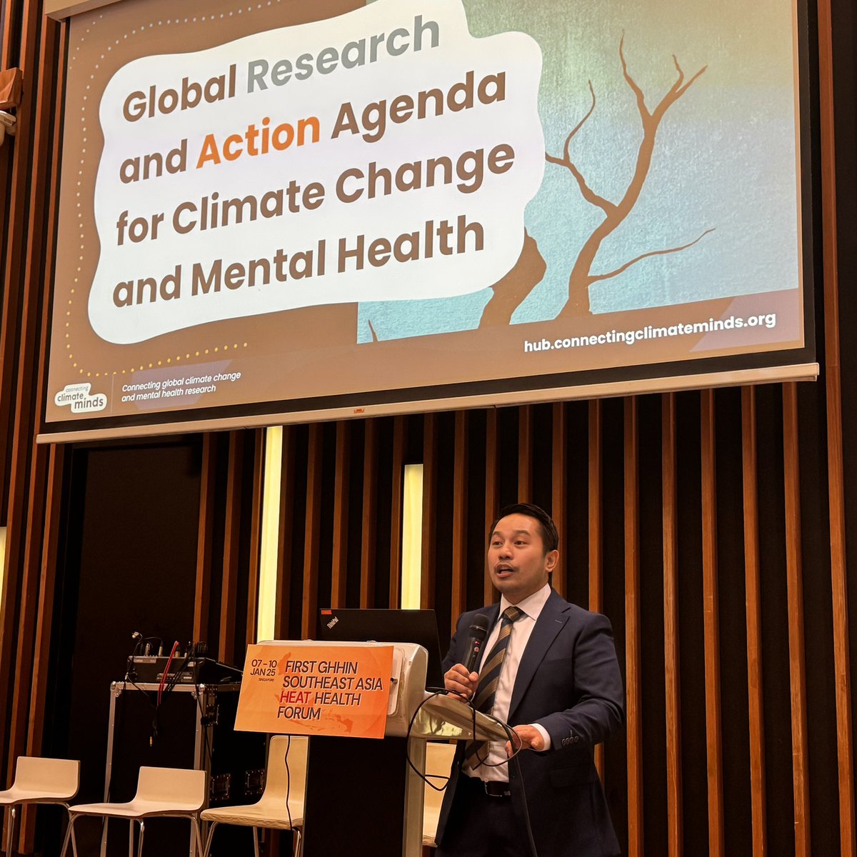 “While we scour for interventions that work, we must not merely technicalize the nexus of #ClimateChange &amp; #MentalHealth.

Addressing these two crises requires improving the conditions for living, fixing our broken systems, tackling their root causes.”

#PlanetaryHealth 🌏