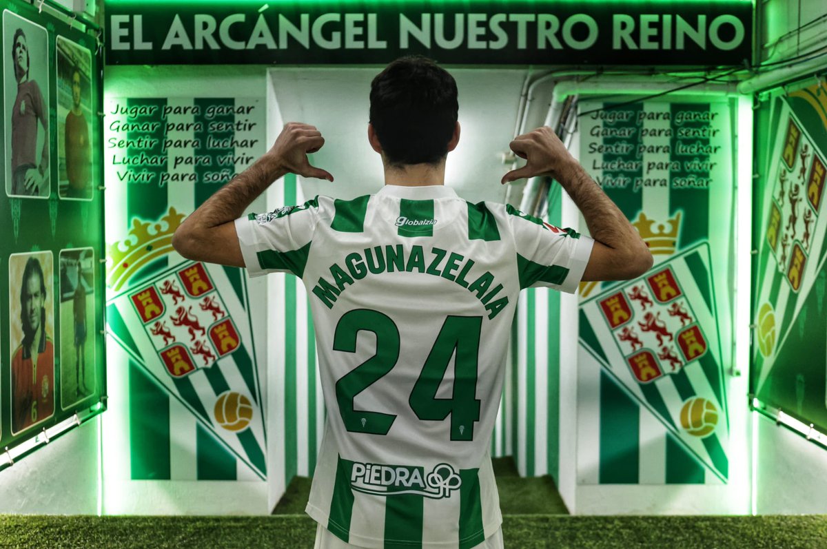 📸 <a href="/jonmagu12/">Jon Magunazelaia</a> posa ya como blanquiverde ⚽️💚