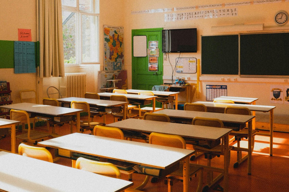 Welke rol speelt (het onderwijs van) de Nederlandse taal en cultuur in het buitenland? 
Ruben in ’t Groen, die al 25 jaar Nederlands doceert in Frankrijk, vat de belangrijkste bevindingen samen van het onderzoek van de Nederlandse Taalunie.
buff.ly/4j68EcV