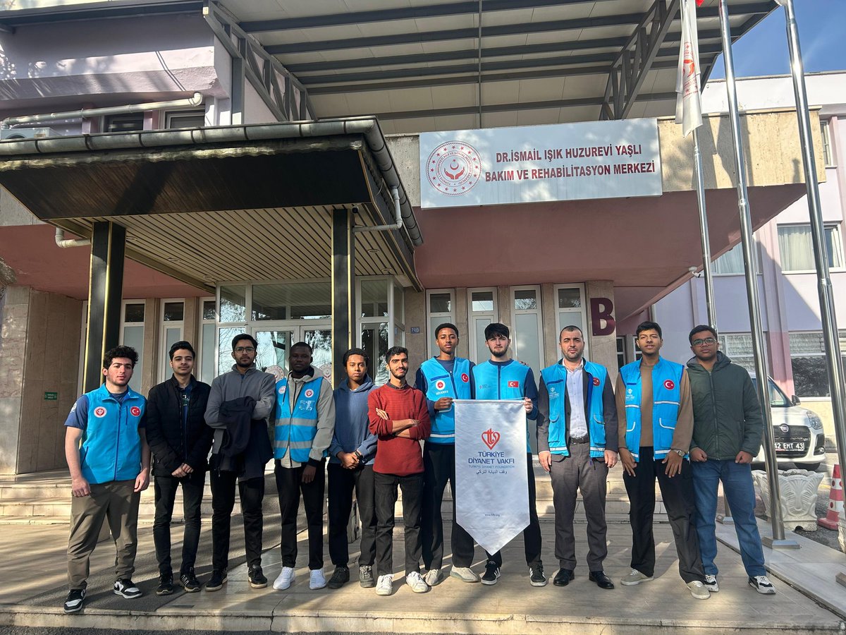 TdvKonya's tweet photo. Konya Mevlana UAIHL'de öğrenim gören Vakfımız burslusu öğrencilerimiz ile Aile ve Sosyal Hizmetler Bakanlığına bağlı Dr. İsmail Işık Huzur evi ziyaret edilmiştir. 

Ziyarette yaşlılarımız ile muhabbet edilmiş, ikramda bulunulmuştur.

#eğitimi̇ledeğişirdünya 
#huzurevi 
#uaihl https://t.co/Rce8EXwFI7