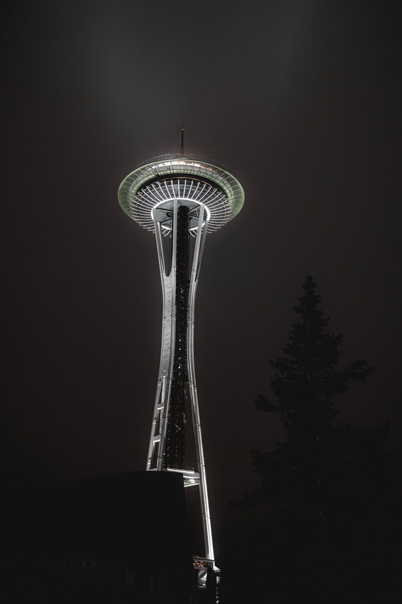 Good Wednesday 

It had been over 4 years since I ventured into Seattle to take pictures, but I did on Monday.  

Of course I used the Tiffen because it was suppose to be foggy.