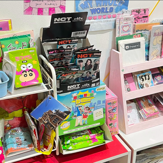 sells open jastip palette id📍BSD 

💰discount up to 50-90% 
💌 fee start from 2k
🧸 catalog : official merch, photocard &amp; lightstick, fanmade, keychain, kolbuk, cahol, stickers, plushies, songel, blind box, trinkets, and others

join go link di bio @ jichuuyyaaaa