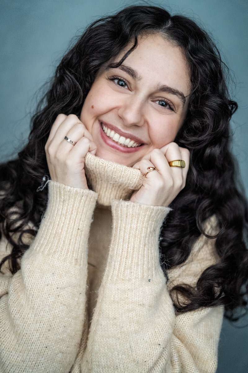 Kicking off the year with fresh headshots! 📸✨ Now comes the hardest part: choosing THE ONE! 🎭 Which one screams 'represent me' or 'book me' the loudest? 😂 Help a girl out x