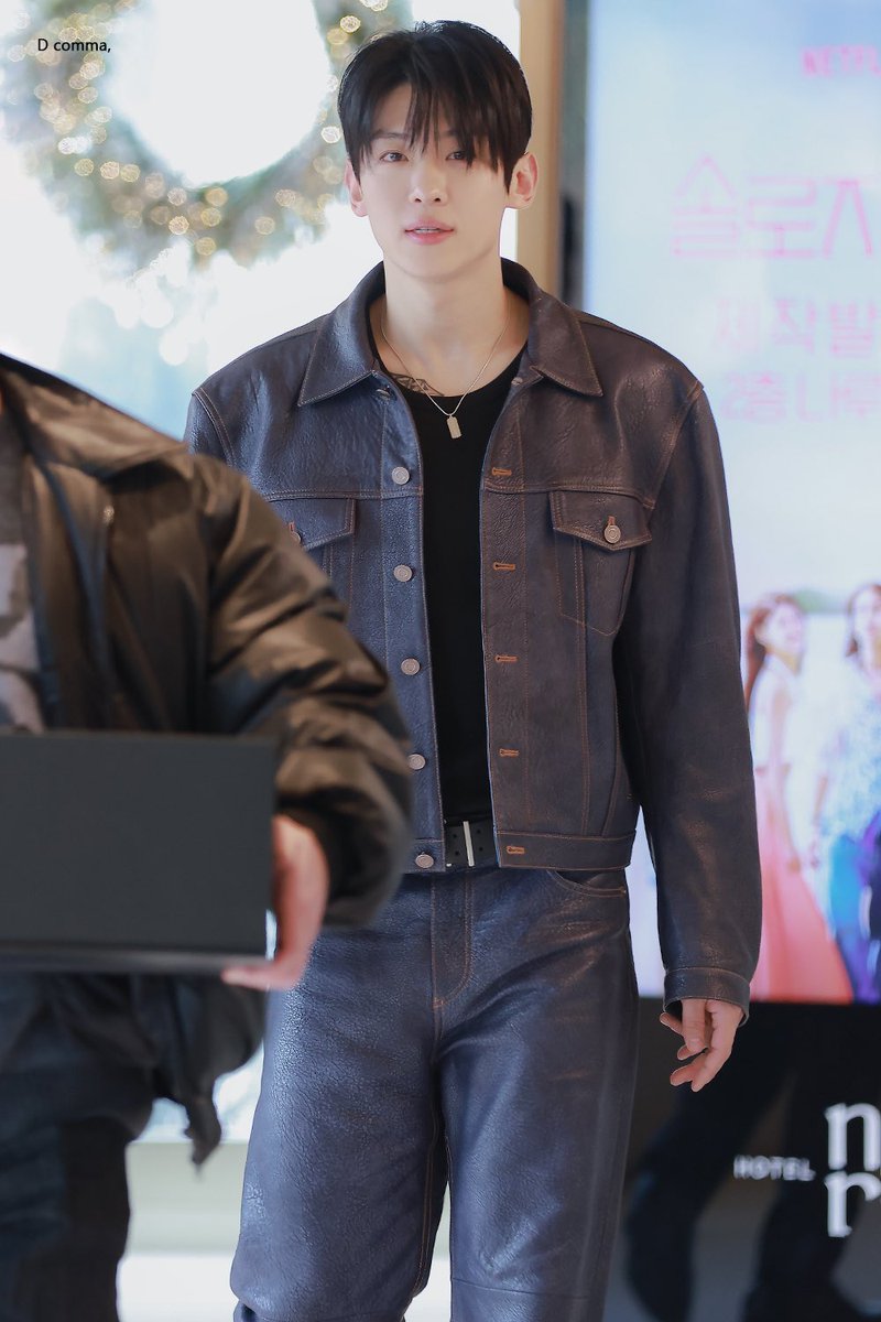 250108 #DEX #덱스 #김진영

나한텐 이게 리Bㅏ이 병장 등장씬이야