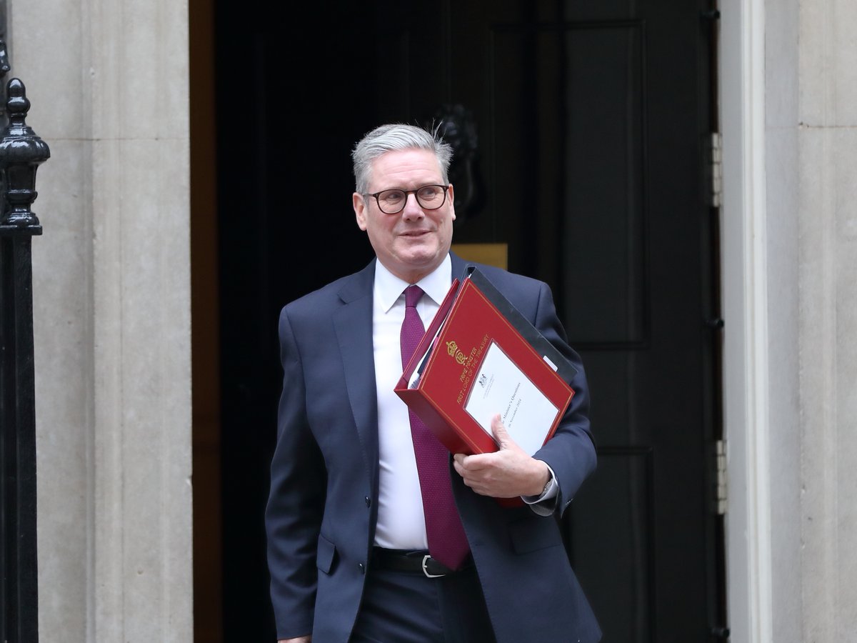 Welcome to the first PMQs of 2025 👋

Starmer and Badenoch went toe-to-toe today over whether to launch a national inquiry on child sexual exploitation. The Tories demand one, Labour doesn't agree. 

Read PoliMonitor's full analysis here ➡️ research.polimonitor.com/hubfs/PMQs_Bri…
