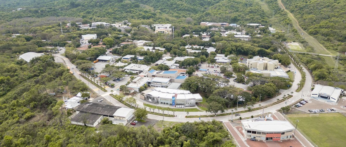 Una de las razones por las que amamos a la #ESPOL... Por lo verde que está el campus en esta época 🍃🌳🌿😍