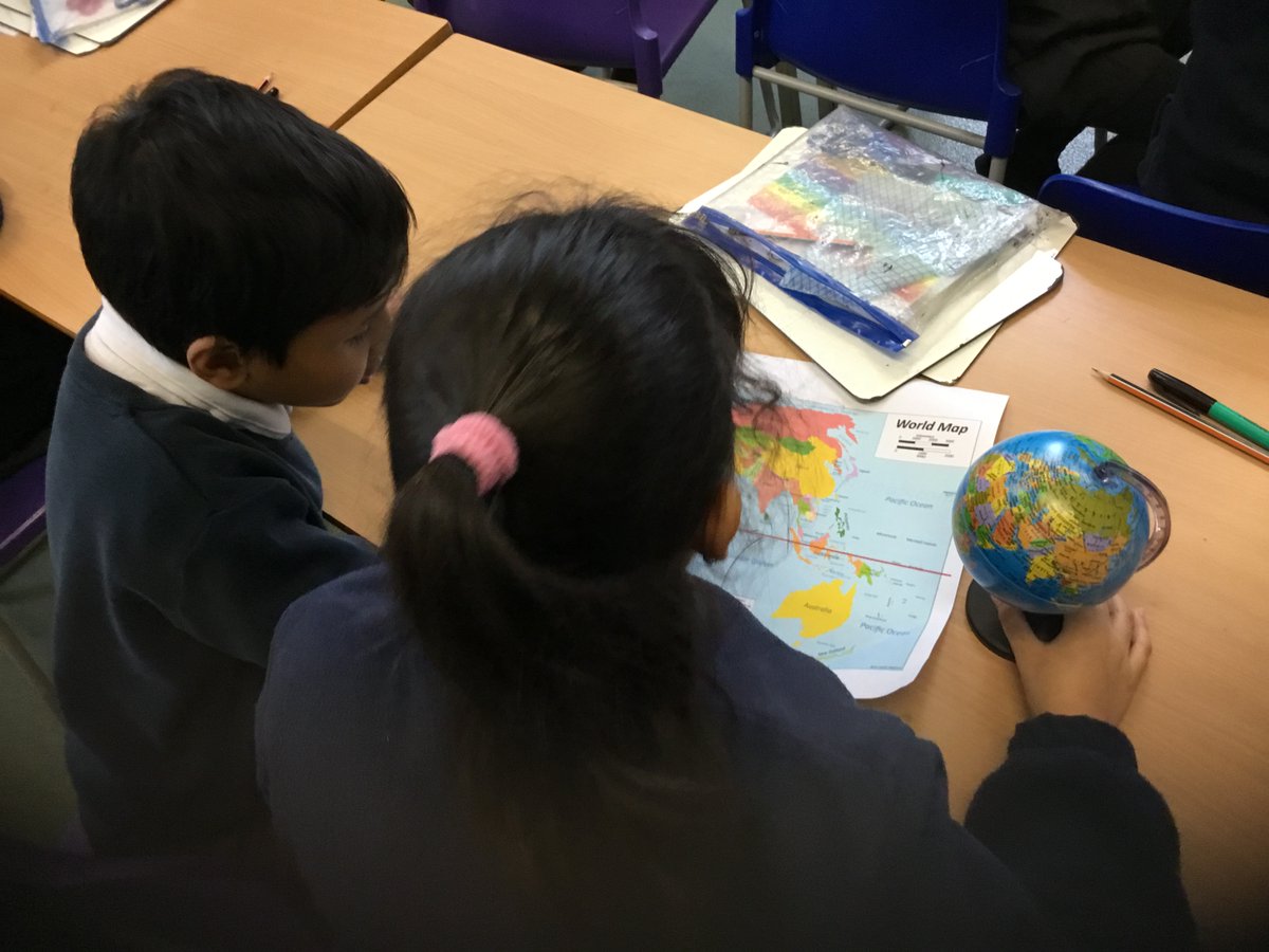 Everest Class have been using maps and globes to look for countries sitting on the equator, Northern Hemisphere and Southern Hemisphere. Children were able to find Spain, Ghana, Great Britain and Canada among other countries!
#Year2 #EverestClass #Geography