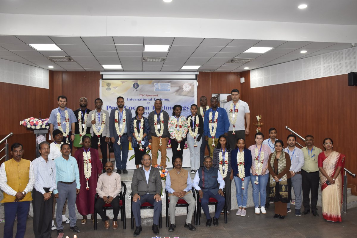 Shri Viraj Singh, Additional Secretary (DPA-II &amp; IV), Ministry of External Affairs, GoI, inaugurated the 4 weeks ITEC training on Post Cocoon Technology at Central Silk Technological Research Institute, CSB, Bangalore. 20 trainees from 9 countries are part of the training.