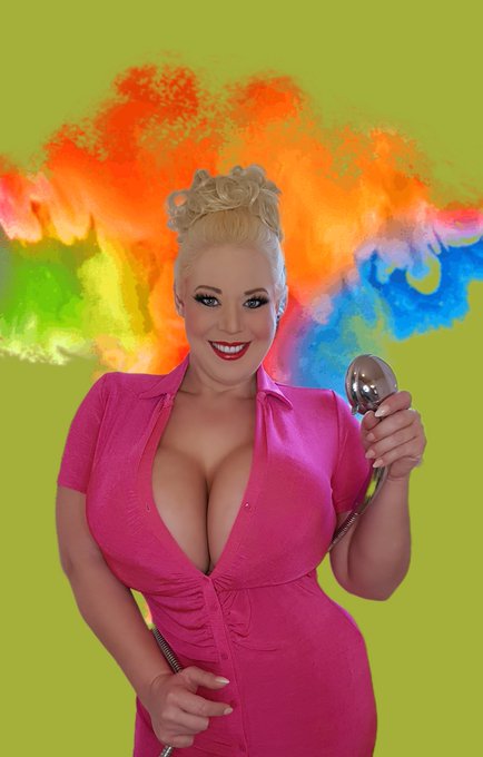 Colorful Wednesday and a great time #wednesdayfeelings https://t.co/zd4flRS2eQ