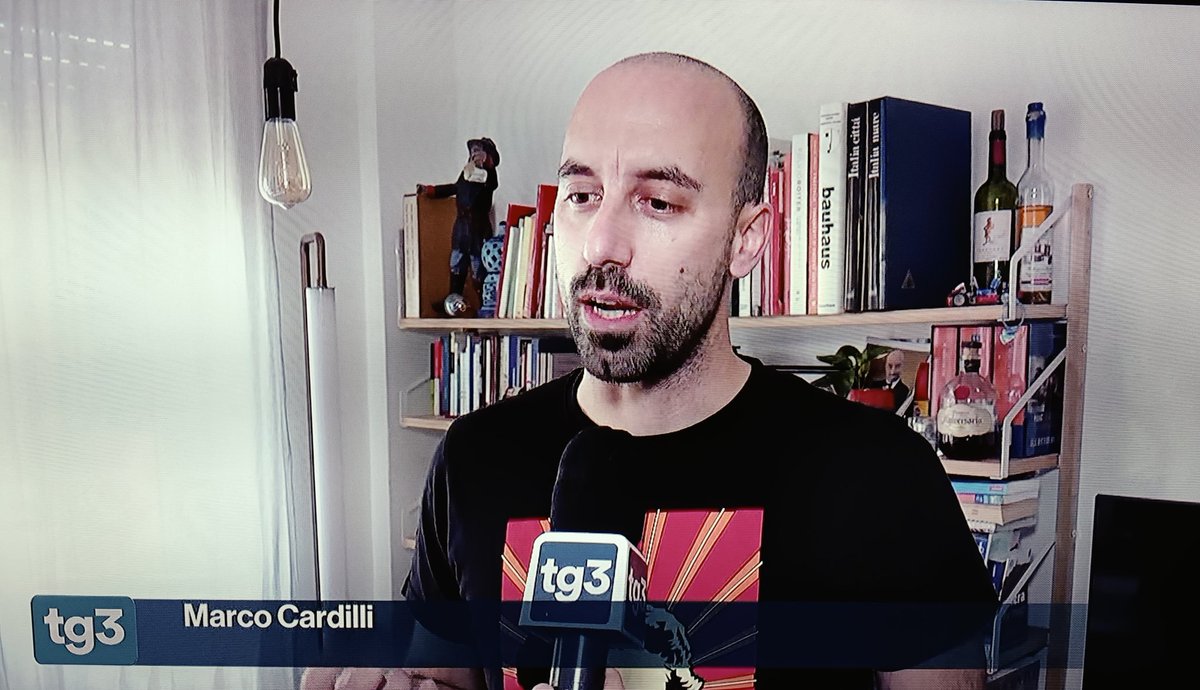 #AccaLarentia, 1300 BRACCIA TESE,e l’unico identificato è un Antifascista MARCO CARDILLI,che passando di là ha urlato
"VIVA LA RESISTENZA,MERDE"!
La mia stima e solidarietà a questo ragazzo che ha URLATO ciò che dovrebbe essere normale in un Paese ANTIFASCISTA!
#VivaLaResistenza