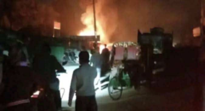 টাঙ্গাইলে তিনটি দোকান পুড়ে ছাই