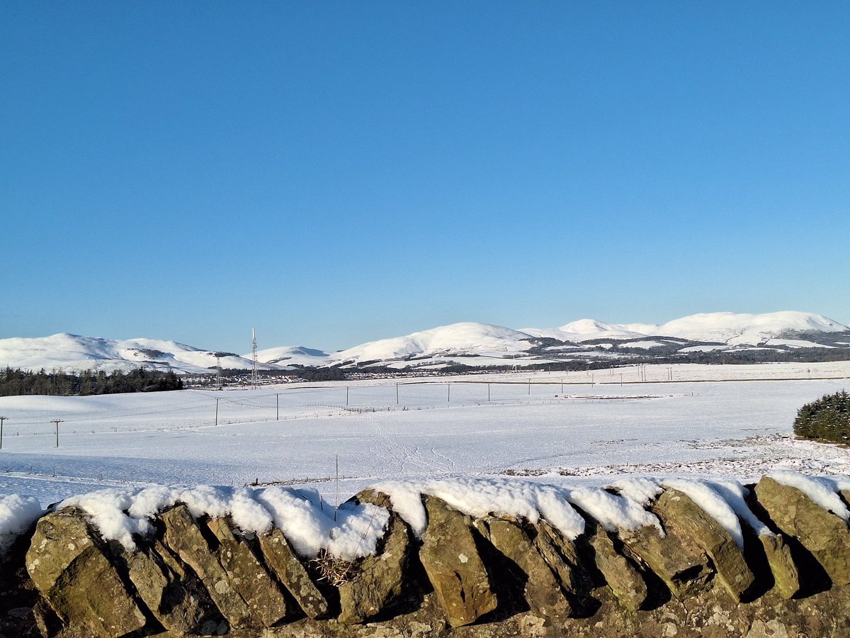 As a #PrimaryCare #ClinicalResearchNurse you do get to travel around <a href="/NHS_Lothian/">NHS Lothian</a> and catch moments like this. A bit chilly out though 🥶
