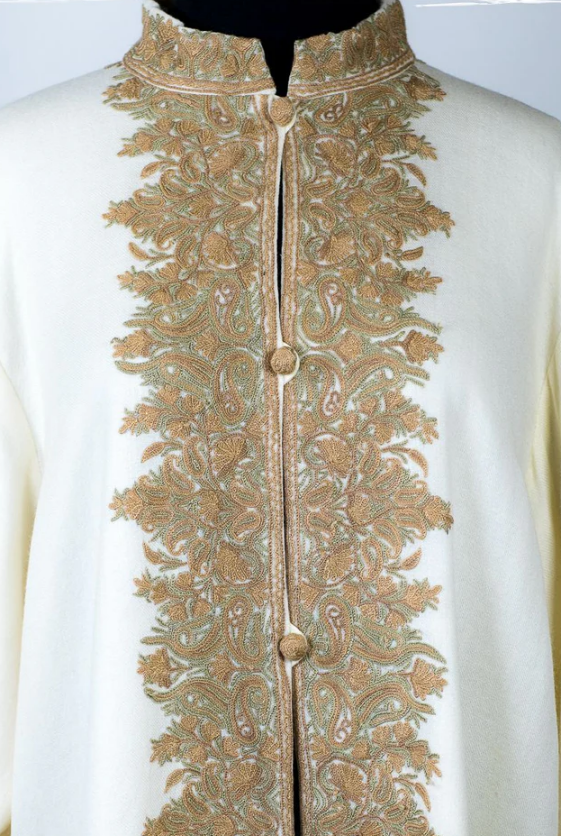 mussarat_zia's tweet image. The HAND is the BRAND! 
Give Kashmir craftsman any contemporary design, he will make it. 
Just look at the patterns of these authentic hand-made embroidered jackets and robes. Awesome. 
📷@kashmircompany