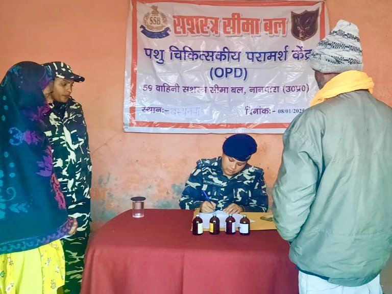 59bnssb_india's tweet image. 59 वाहिनी ने सीमावर्ती इलाक़ों में वेटरनरी सिविक एक्शन प्रोग्राम का सफल आयोजन किया गया। पशुओं का निःशुल्क उपचार और टीकाकरण किया गया। पशुपालकों ने इस पहल की सराहना की और भविष्य में भी ऐसे कार्यक्रमों की मांग की।
#CivicActionProgramme 
#VCA 
@DMBahraich 
@UPGovt 
@SSBFTRLUCKNOW