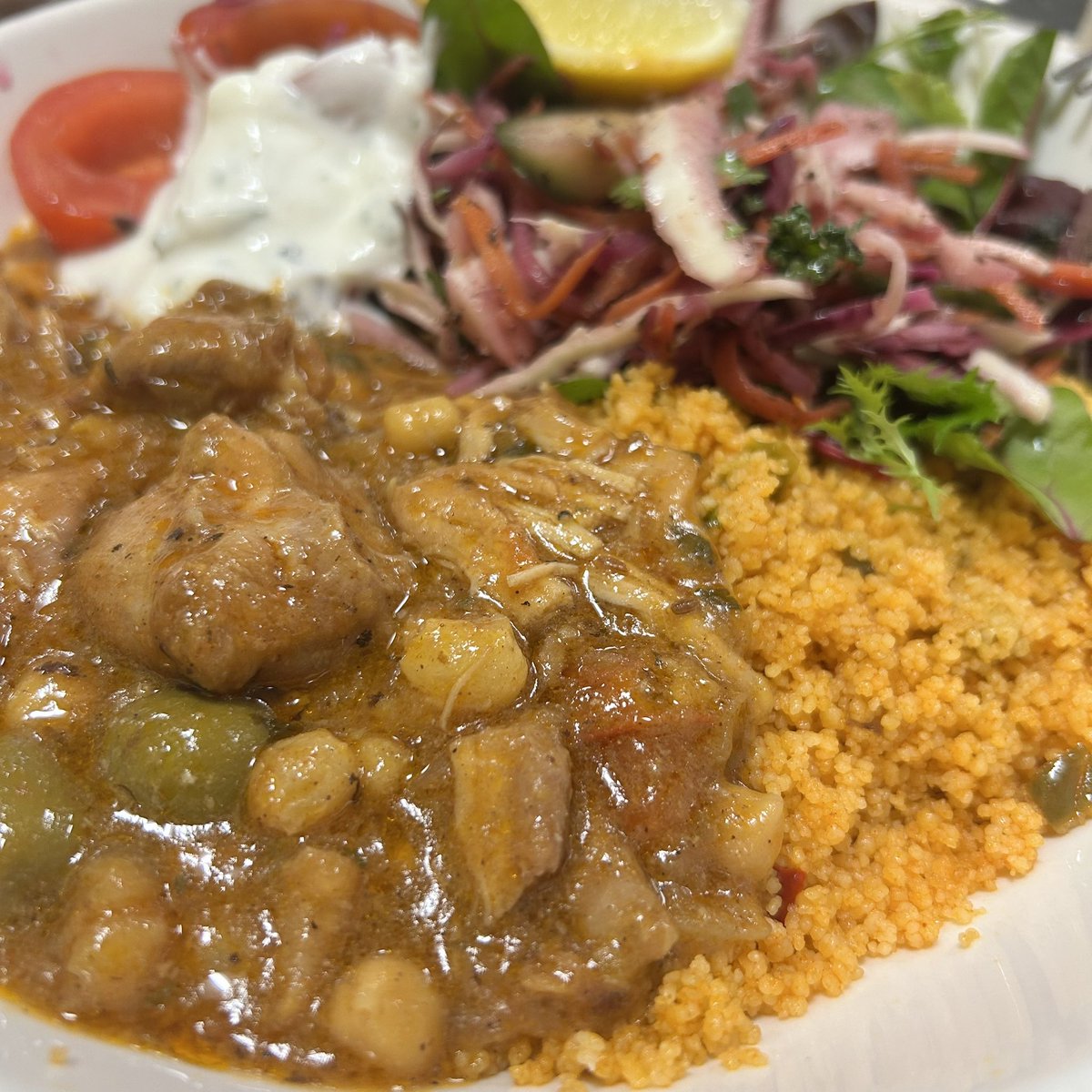 First onsite meal of the year! 
Happy New Year folks. 

Moroccan Chicken Tagine. Definitely a yummy way to start the year. 

Thank you <a href="/cateringasph/">Catering at ASPH</a> for award winning food! #greathospitalfood 🥰
#tweetbeforeyoueat