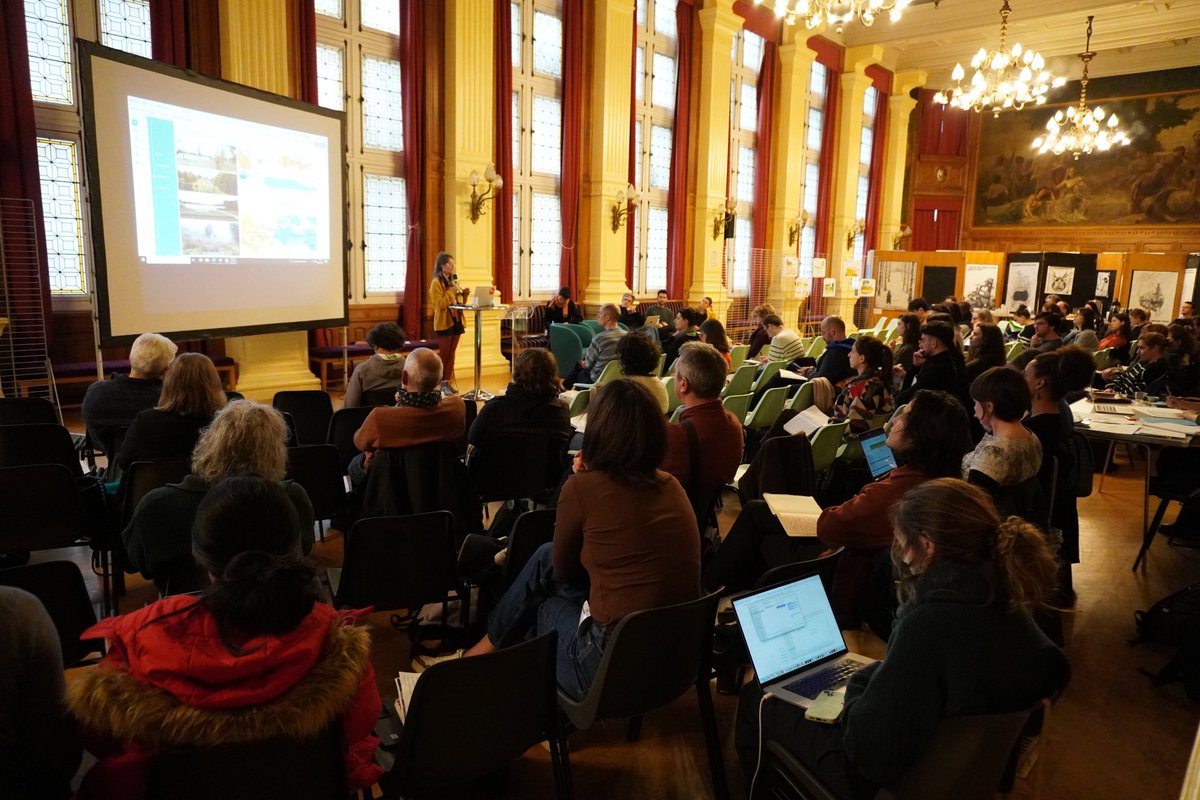 #Viedelacademie
Le labo CITERES de <a href="/UniversiteTours/">Universite de Tours</a> a organisé avec l’Académie le mercredi 8/1 un colloque sur les résultats du projet ANBioT, qui étudie les signaux d'une transition socio-écologique dans l'action publique territoriale.