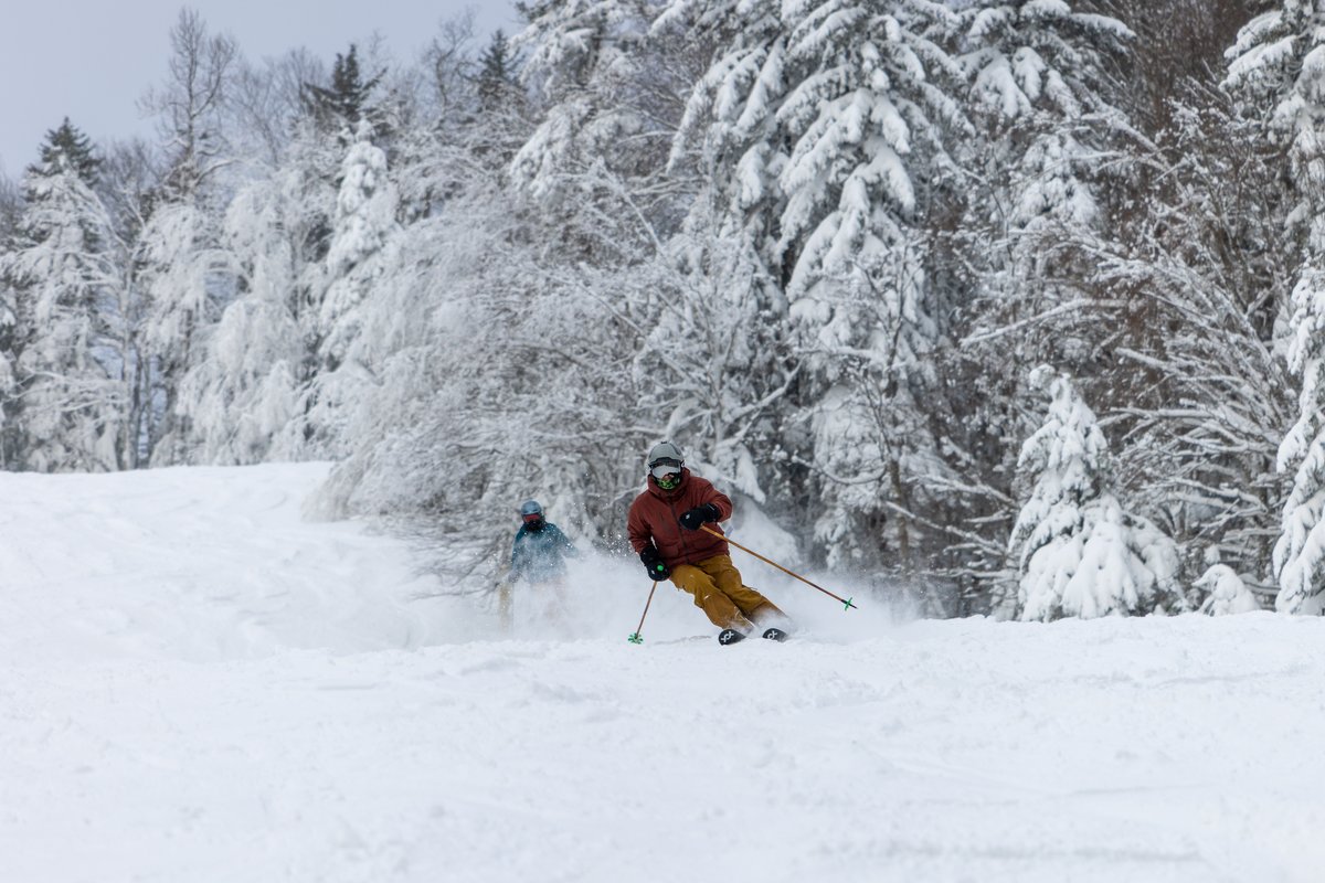 33" of the good stuff in the last week and conditions are incredible! The foot of snow that has fallen over the last 48 hours has been the glorious, ultra light and fluffy variety 🤌

#snowshoemtn #skiwv #almostheaven #wvwx