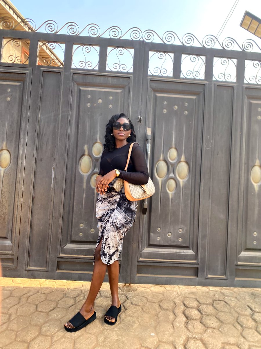 ogunolusola3's tweet image. Simplicity with a touch of elegance. 🖤 #ClassyVibes