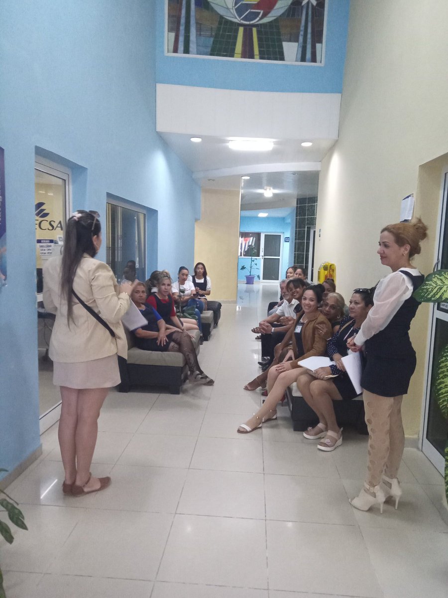 FrometaDaymi's tweet photo. En el día de hoy se realizó una preparación a las ejecutivas de Punto de Venta en el CMS Las Tunas sobre la promoción para el servicio Nauta Hogar, conocido como Internet Hogar Plus.
#nautahogarplus
#EtecsaTeAcompaña 
#enlineaconelmundo https://t.co/Pq96MUNlK5