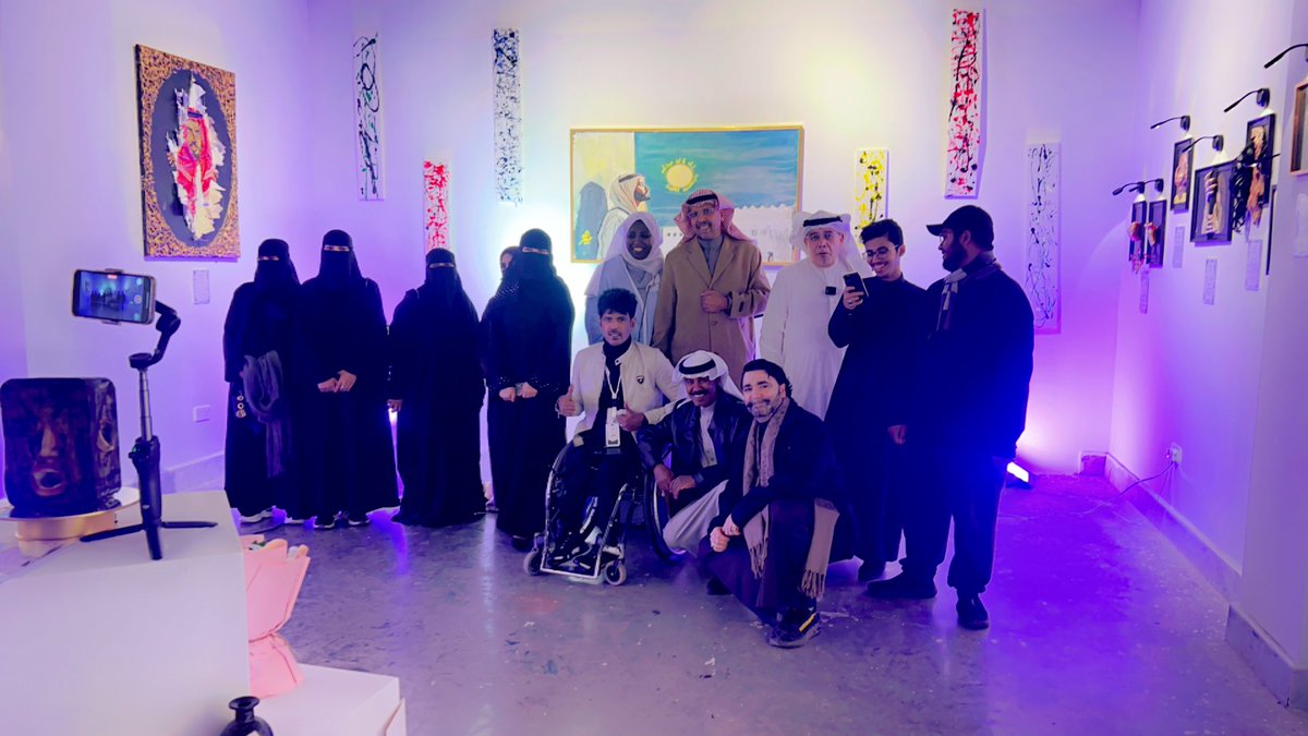 kahtimalmhymzi's tweet photo. مركز الفنون بالمدينة المنورة(معرض ثنائي القطب)ولقاء مع الاستاذة/رهف الجهني

التغطية هنا ومرحبا بالجميع

https://t.co/77RAC5AFt6 https://t.co/LyttdRiiqu