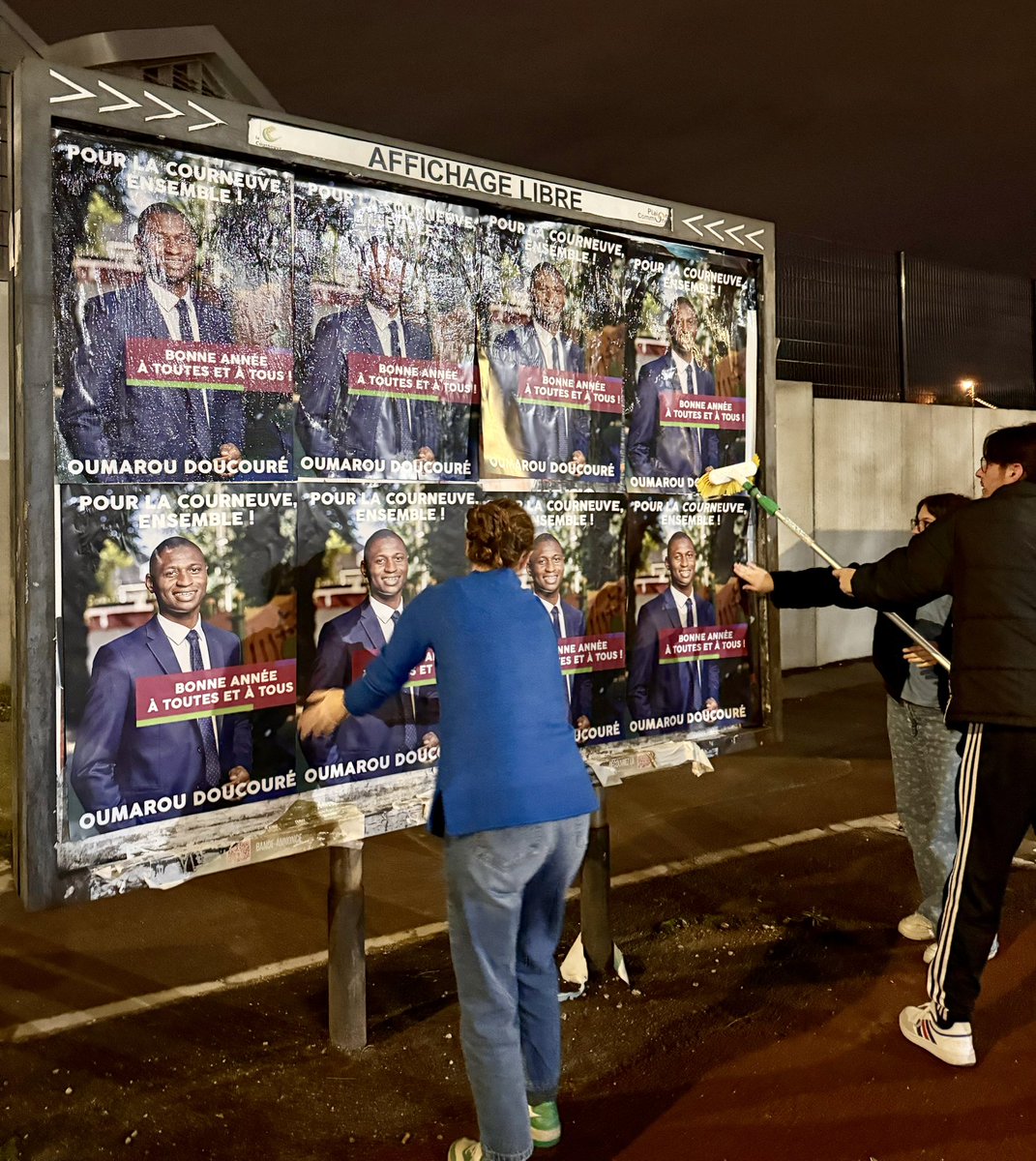 Mobilisé avec les militant.e.s engagé.e.s pour vous souhaiter un bonne année à toutes et à tous, également sur les panneaux d’affichage de La Courneuve !