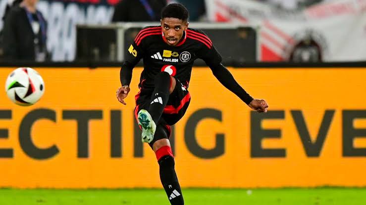 thamitshabalal4's tweet image. Radiopane and Makgopa, useless subs. 

Mofokeng was playing alone.. 

Maswanganyi should have given Hotto that penalty.

On the other hand, where is Saleng?