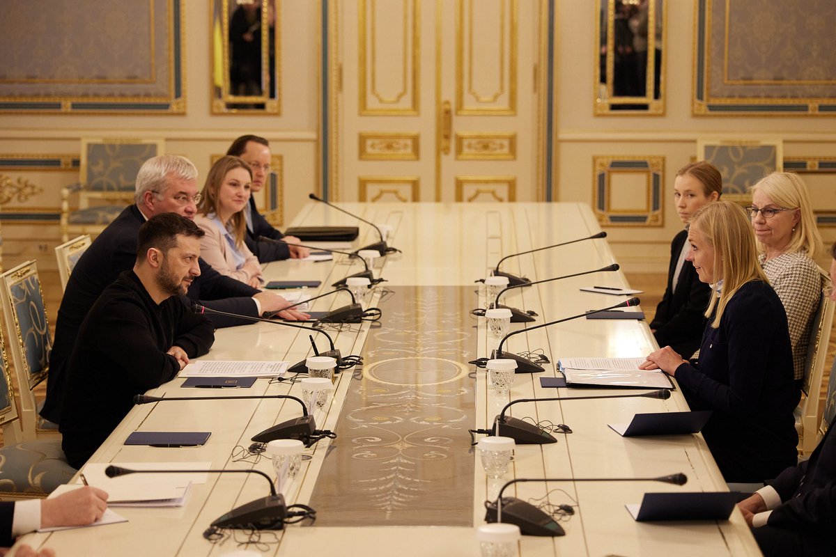 Elina Valtonen (@elinavaltonen) on Twitter photo Suomi aloitti tammikuun alussa Etyjin puheenjohtajana ja suuntasin ensitöinäni Kiovaan.
Tapasin presidentti Volodymyr Zelenskyin <a href="/ZelenskyyUa/">Volodymyr Zelenskyy / Володимир Зеленський</a>, ulkoministeri Andri Sybihan <a href="/andrii_sybiha/">Andrii Sybiha 🇺🇦</a>, pääministeri Denys Shmyhalin <a href="/Denys_Shmyhal/">Denys Shmyhal</a> ja Verhovna Radan puhemies Ruslan Stefanchukin Suomi aloitti tammikuun alussa Etyjin puheenjohtajana ja suuntasin ensitöinäni Kiovaan.
Tapasin presidentti Volodymyr Zelenskyin <a href="/ZelenskyyUa/">Volodymyr Zelenskyy / Володимир Зеленський</a>, ulkoministeri Andri Sybihan <a href="/andrii_sybiha/">Andrii Sybiha 🇺🇦</a>, pääministeri Denys Shmyhalin <a href="/Denys_Shmyhal/">Denys Shmyhal</a> ja Verhovna Radan puhemies Ruslan Stefanchukin